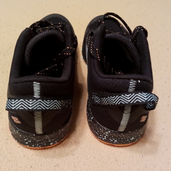 New Balance women's shoe - Picture 4 of 5